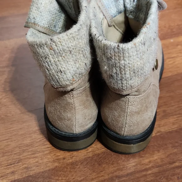 Tan Arizona booties - Picture 2 of 6